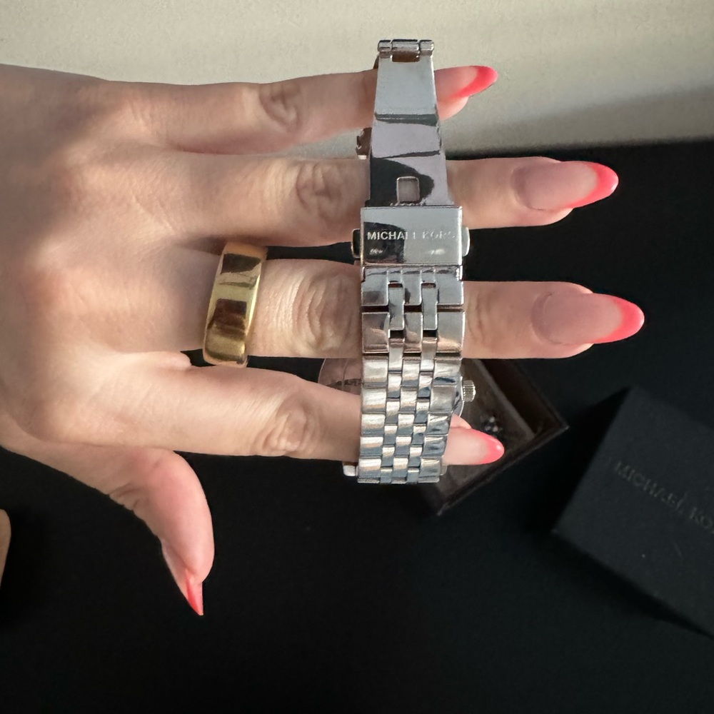 Michael Kors Watch - Picture 3 of 5